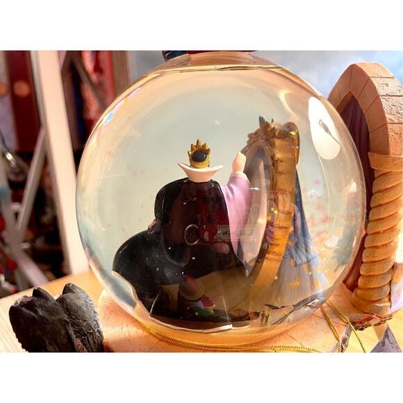 Disney Villains Evil Queen Magic Mirror Snow White Globe With Sound & Li… - Picture 13 of 16